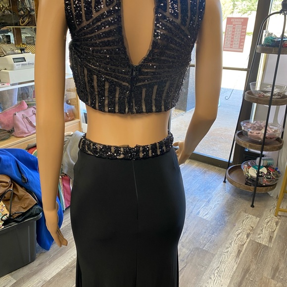 Black two piece gown - Picture 4 of 4